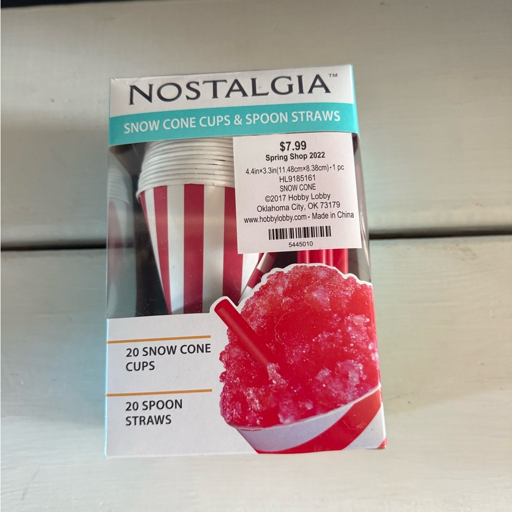 Nostalgia Red and White Disposable Snow Cone Cups and Spoon Straws